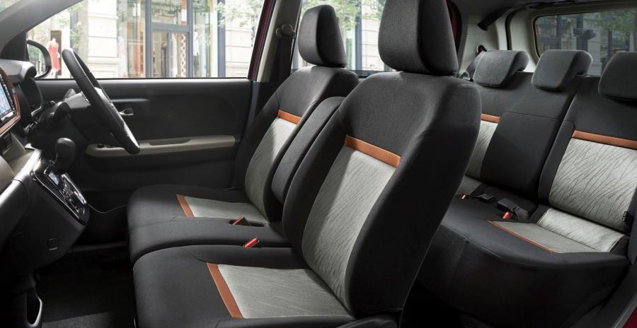 Интерьер Daihatsu Boon CiLQ 2018 года  (фото 2 из 7)